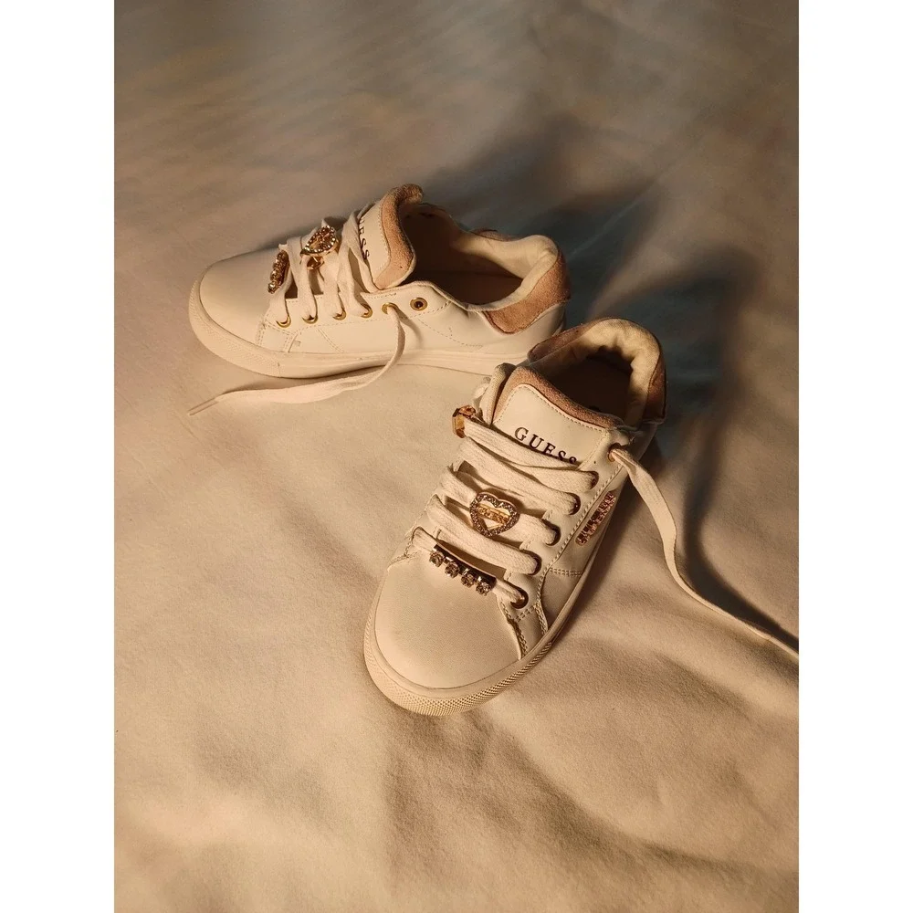 GUESS Shoes Girls Size 1 White Low Top‎ Sneakers Gold Jeweled Heart Charm GFMYAH